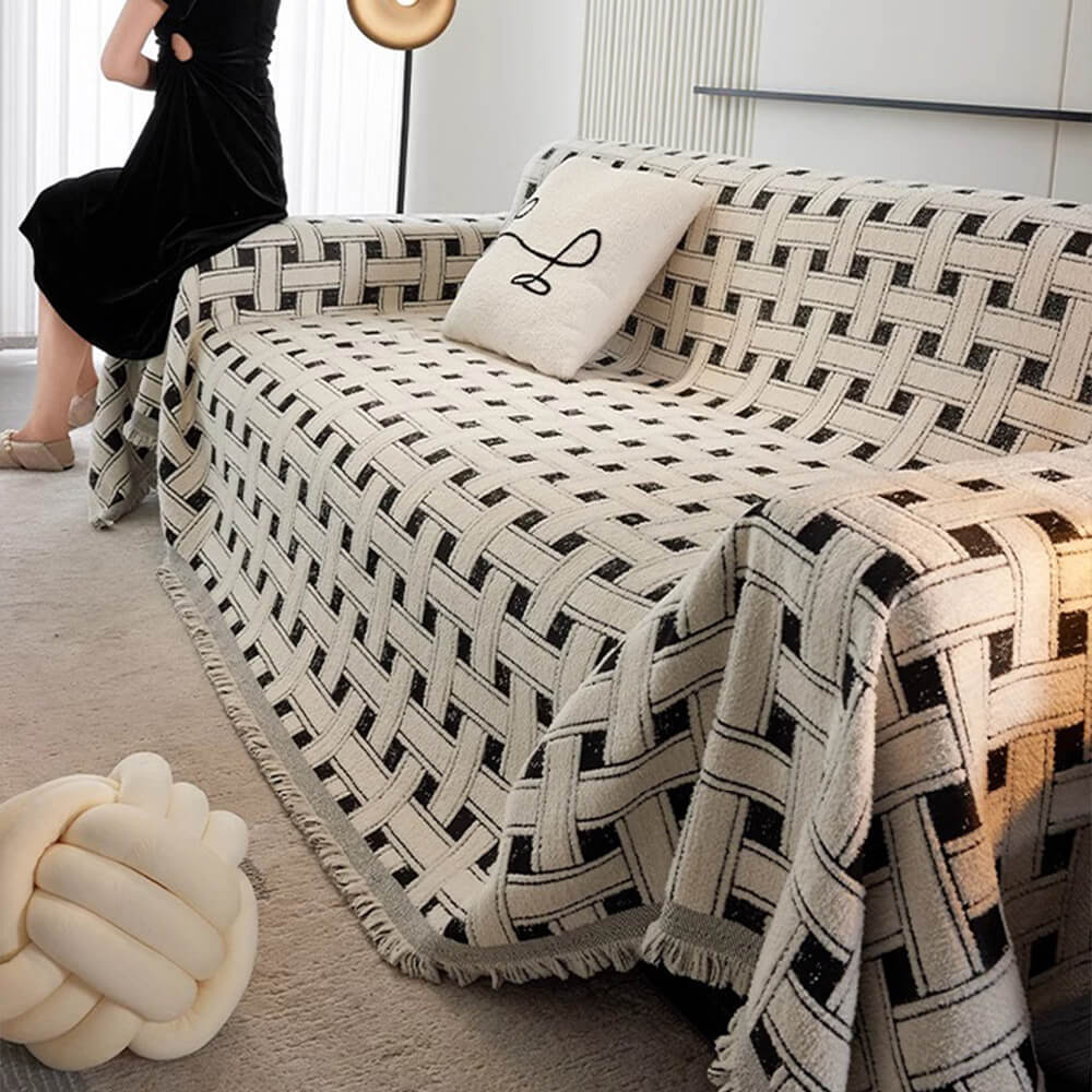 Elegante cubierta de sofá de tasas con borde con flecos a cuadros