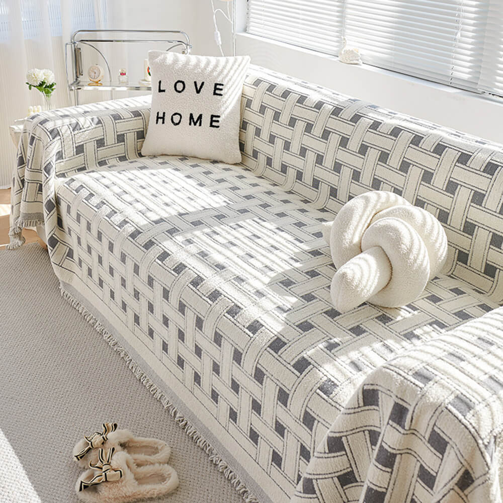 Elegante cubierta de sofá de tasas con borde con flecos a cuadros