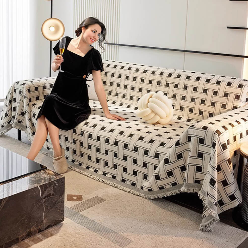 Elegante cubierta de sofá de tasas con borde con flecos a cuadros