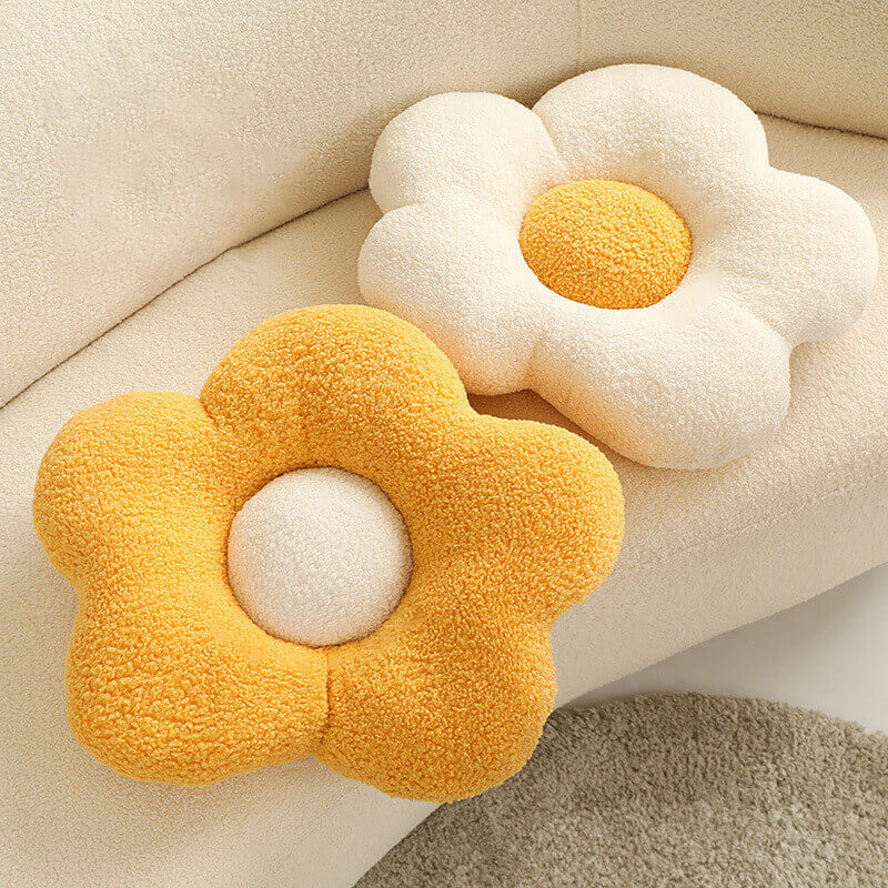 Almohadas de sofá torcidos de lindos de forma geométrica de forma geométrica