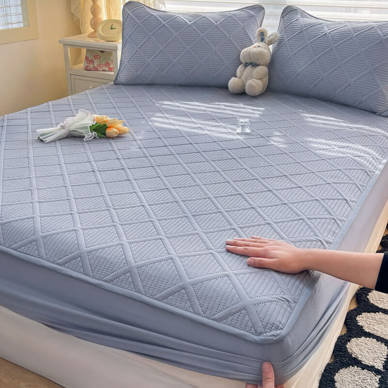 Classic Comfort Skin-friendly Waterproof & Non-slip Mattress Protective Bed Sheet Set