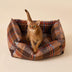 Capacita de cuadra Buted Button y Cat Bed Button Button y Cat Bed Button.