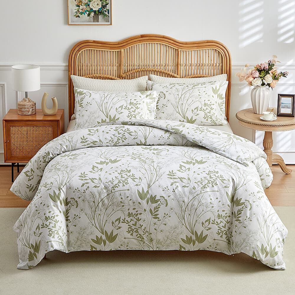 Simplistic Leaf Pattern Skin-Friendly Breathable Comforter Set with Pillowcases