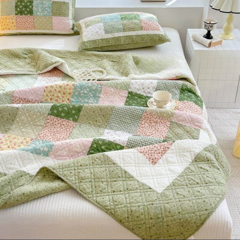 Garden Chic Luxury Reversible 3 Piece Quilt & Shams Set