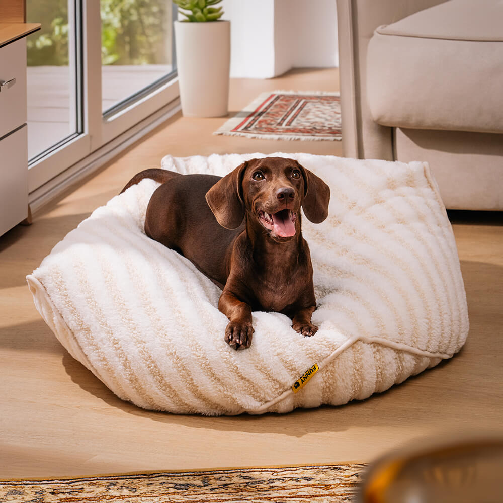 Cama para perros con puf calmante poligonal con estampado de rayas de moda