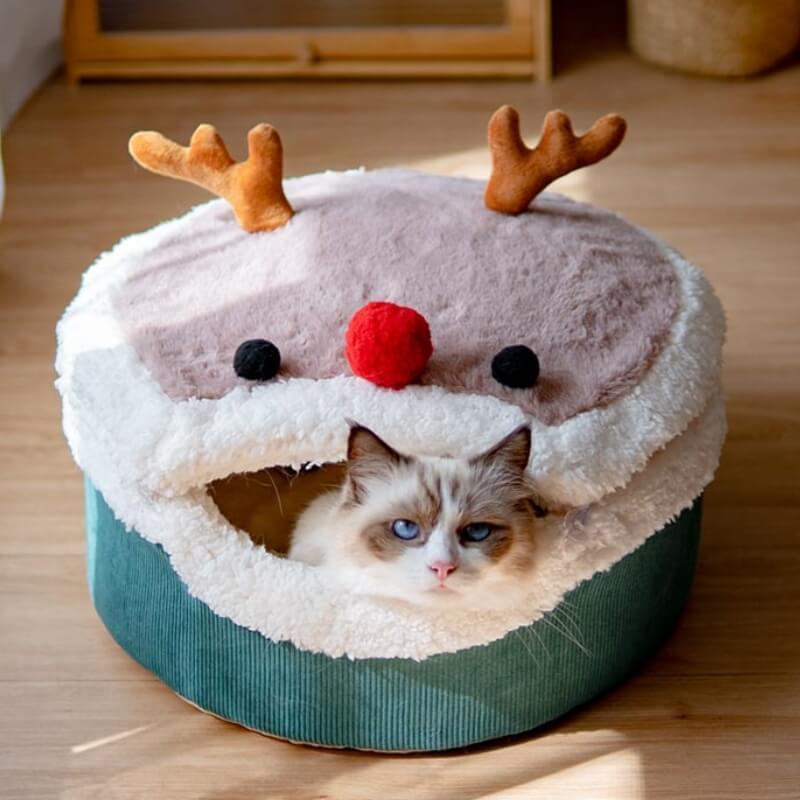 Cueva de gato de felpa cerrada con alce navideño